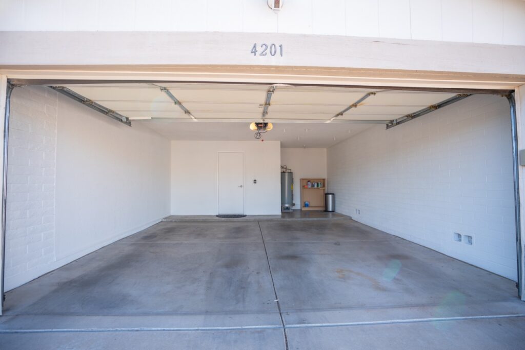 Garage Large